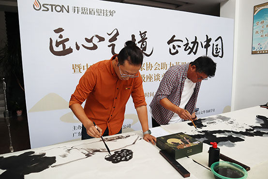韓英金、武文駒兩代國(guó)畫家潑墨《荷韻》